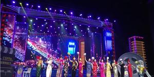 出席中国国际新媒体短片节颁奖典礼和闭幕式