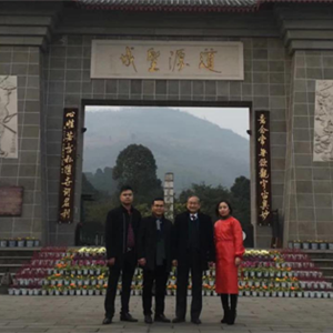 鍾敏强董事長来到道教发源地-四川鹤呜山,参观了道源圣城